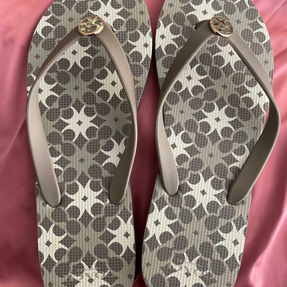Coach ( slightly worn, 2x) see pics of bottom.No worn heels. C initials